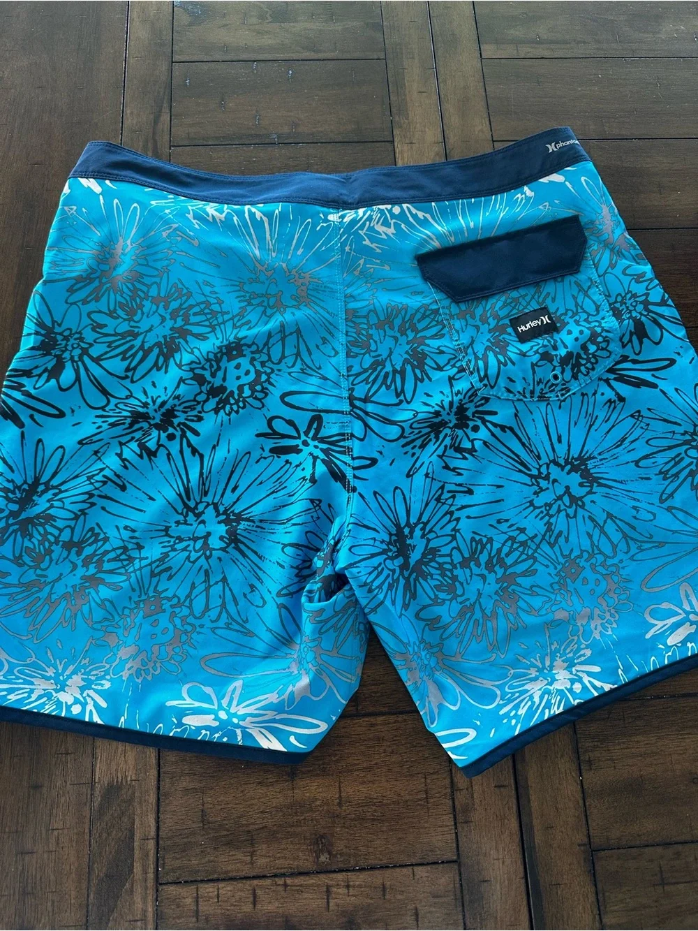 Hurley Men's Blue Floral 17” Boardshorts Size 36